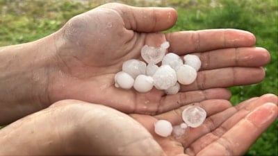 Hatay’da erik büyüklüğünde dolu paniği: Vatandaşlar kaçacak yer aradı