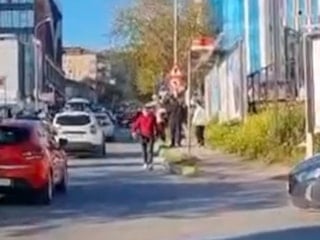 İstanbul'da trafik kavgasında polis yerine kocasını çağırdı: Darbedip motosikletini aldılar