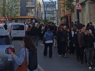 İstanbul'da vatandaşların metro kuyruğu