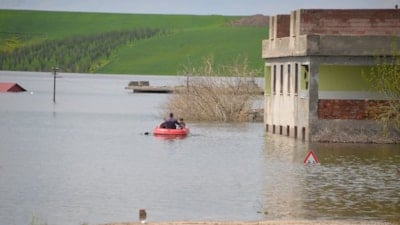 Diyarbakır’da baraj kapakları açıldı: Boşaltılan evler sular altında kaldı