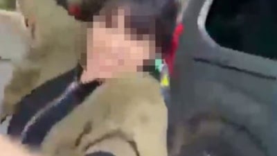 İstanbul'da öfkeli kadın, sokak ortasında eski eşini darbetti: O anlar kamerada