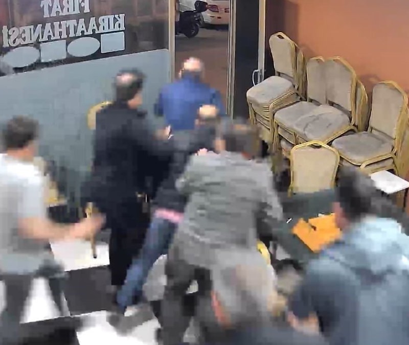 İstanbul'da otomobilden çıkan ses korkuya neden oldu