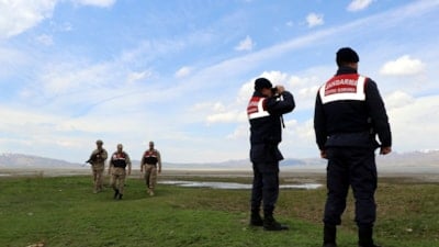 Van'da jandarma flamingolar için nöbette