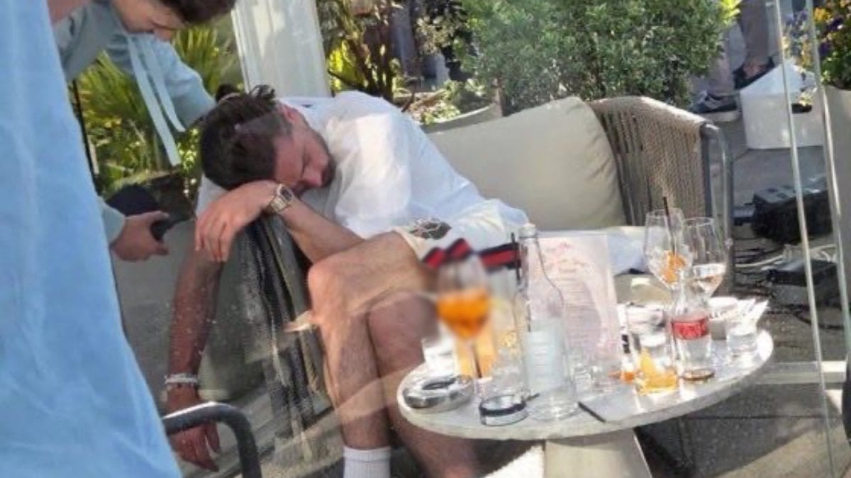 Yine Jack Grealish yine alkol: Mekanda sızmış halde bulundu!