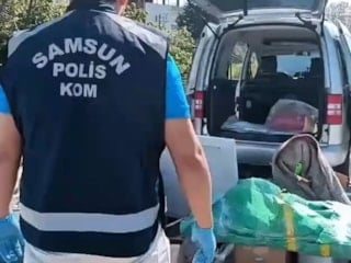 Samsun'da durdurulan araçta ev eşyalarının arasında gizlenmiş silahlar çıktı