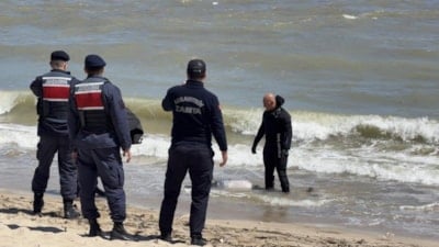 Arnavutköy sahilinde erkek cesedi bulundu