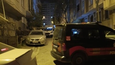 İstanbul'da eski sevgilisi evini basıp binayı taşladı: Etrafa rastgele ateş açtı