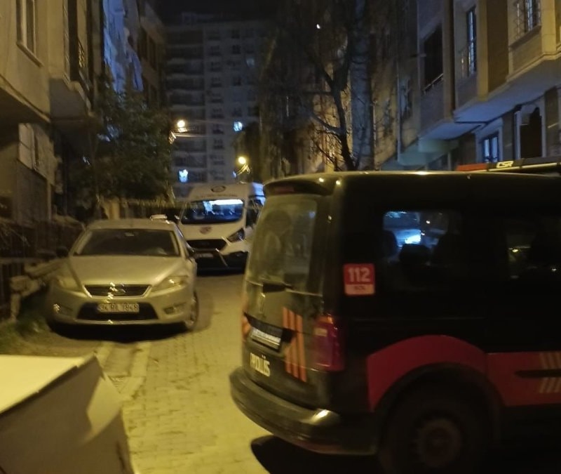 İstanbul'da eski sevgilisi evini basıp binayı taşladı: Etrafa rastgele ateş açtı