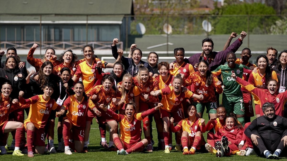 Galatasaray kadınlar derbisinde son dakikalarda kazandı