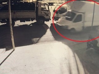 Antalya'da biber yüklü kamyonet çalındı