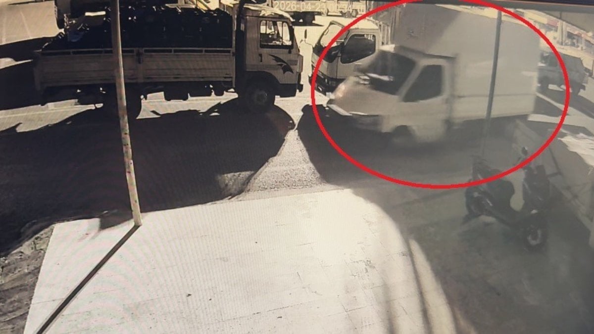 Antalya'da biber yüklü kamyonet çalındı