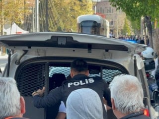 Eskişehir'de 14 yaşındaki çocuk yaşlı adama yumruk attı