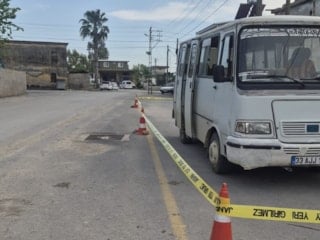 Mersin'de minibüsü park etmeye çalışan baba 2 yaşındaki oğlunu ezdi
