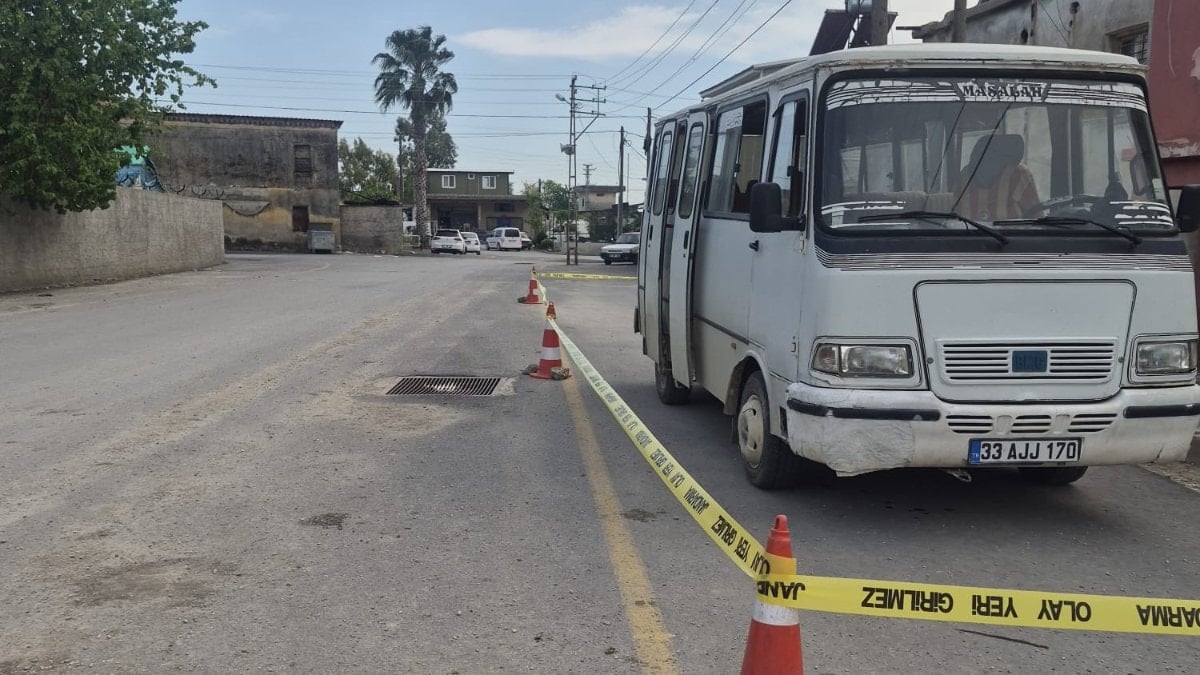 Mersin'de minibüsü park etmeye çalışan baba 2 yaşındaki oğlunu ezdi