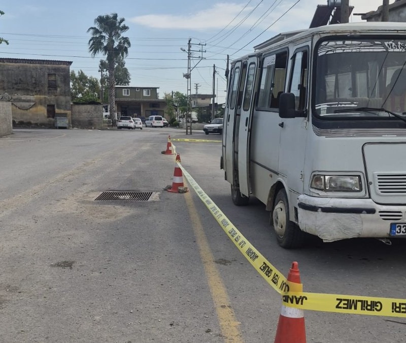 Mersin'de minibüsü park etmeye çalışan baba 2 yaşındaki oğlunu ezdi