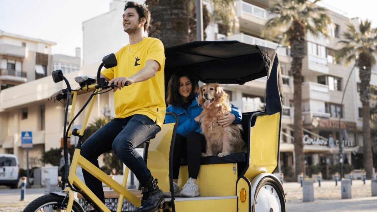 İzmir'deki bisiklet taksiler Hindistan'ı andırdı