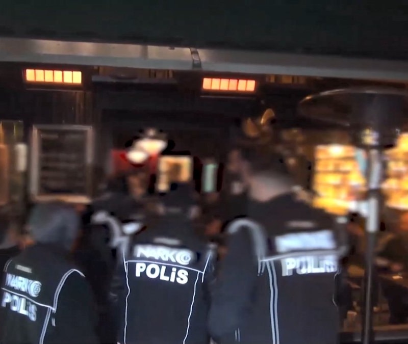 İstanbul Kadıköy'de uyuşturucu operasyonu: 75 tutuklama