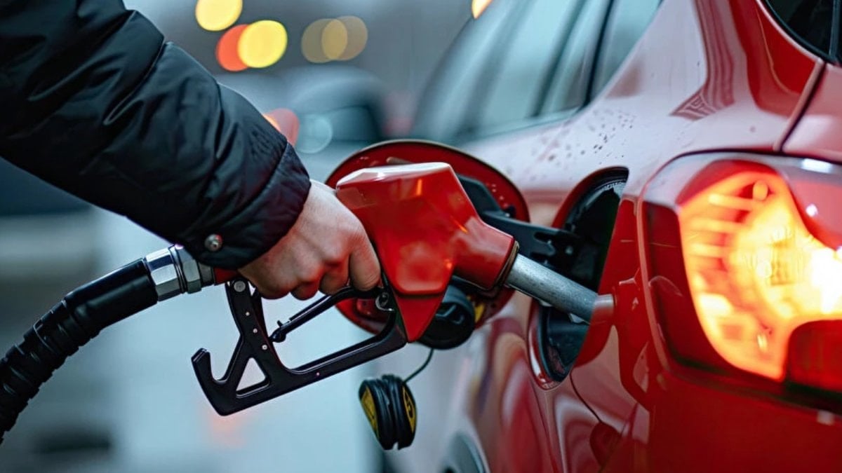 Akaryakıta çifte zam geldi: İşte 28 Nisan Salı benzin, motorin ve LPG fiyatları