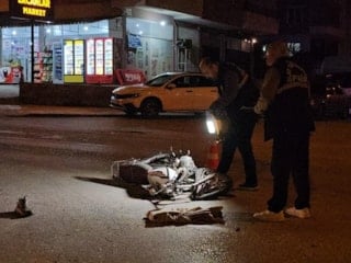 Çorum'da otomobille çarpışan motosikletli ağır yaralandı