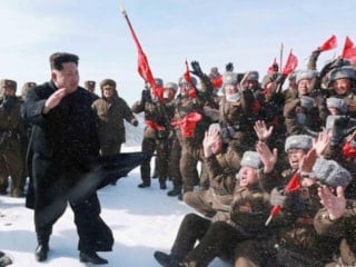 Kuzey Kore'de Kim Jong yabancı dizi izleyenleri idam ediyor