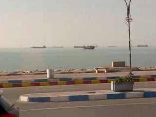 Hürmüz Boğazı'nda gemi kuyruğu: Yüzlercesi geçiş için bekliyor