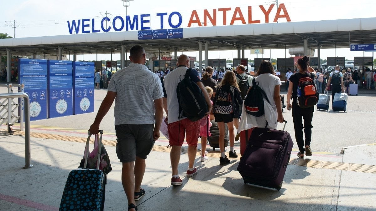 Antalya'da erken rezervasyonlarda talep umudu sürüyor