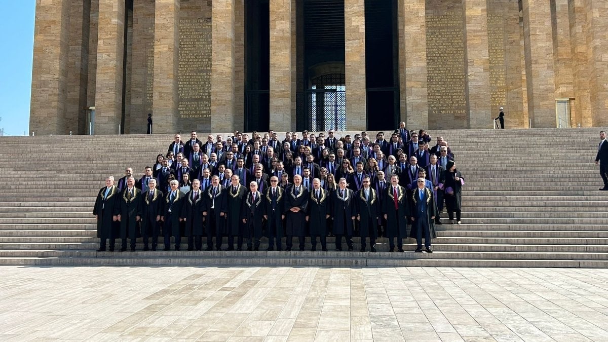 Anayasa Mahkemesi heyeti Anıtkabir'de