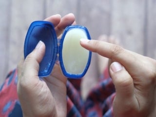 Vazelin cildi nasıl etkiliyor tüylenme iddiası ne kadar doğru