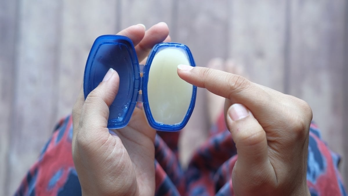 Vazelin cildi nasıl etkiliyor tüylenme iddiası ne kadar doğru