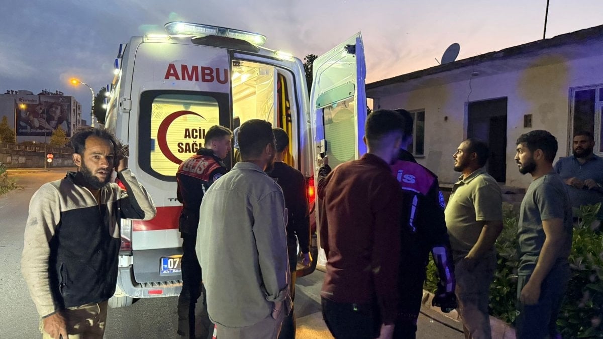Antalya'da kazada kardeşleri ambulansa binmeye, babalarından gelen telefon ikna etti