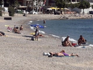 Muğla Bodrum'da sıcak havayı gören sahile akın etti