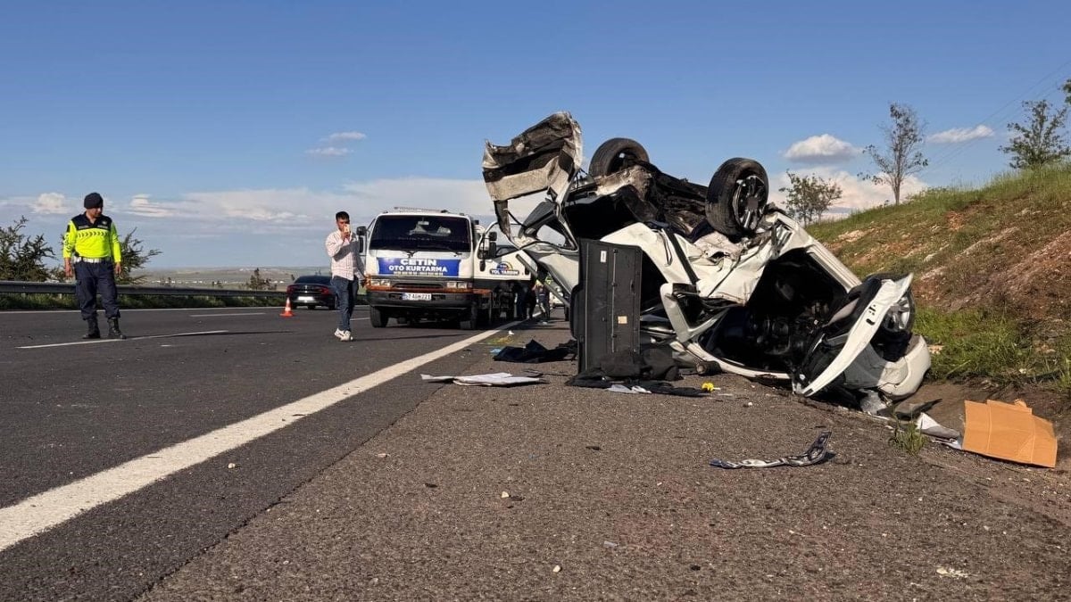 Şanlıurfa'da hafif ticari araç otomobille çarpıştı: 3 ölü, 5 yaralı