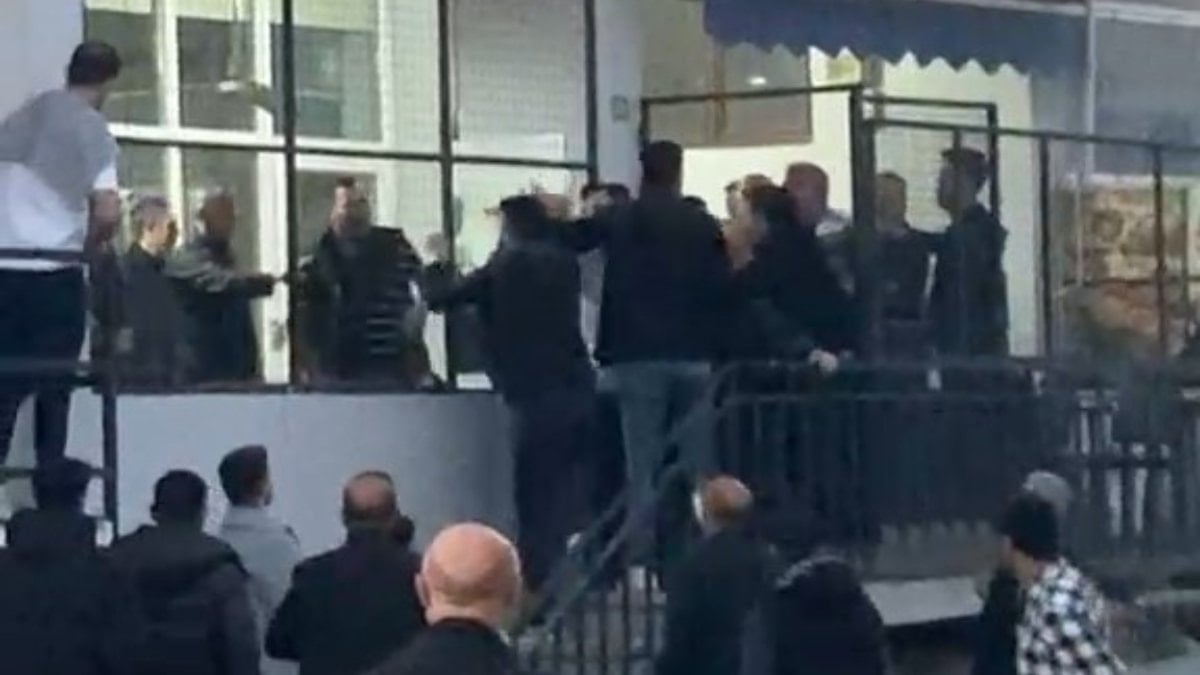 Bursa'da iki grup arasındaki tekme ve sopalı kavga kameraya yansıdı