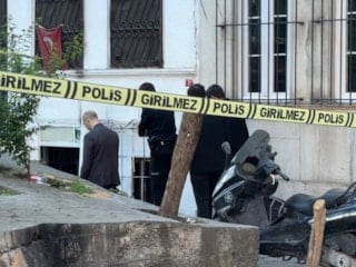 İstanbul'da bir kişi apartman dairesinde ölü bulundu