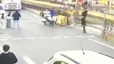 İstanbul Sultangazi'de yayaya motosiklet çarptı