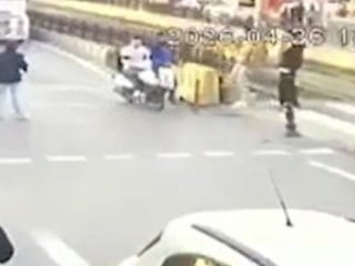 İstanbul Sultangazi'de yayaya motosiklet çarptı