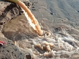 Balıkesir'de denize akan pis sular tepkiye neden oldu