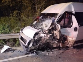 İstanbul Beykoz'da servis minibüsü ile otomobil çarpıştı: 11 kişi yaralandı