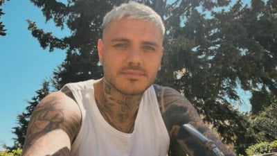 Derbi yorgunluğu atıldı! Mauro Icardi Şile'de denize girdi