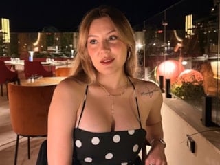 Oyuncu Ege Kökenli bebekli ilk tatiline çıktı