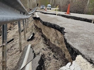 Hakkari-Yüksekova kara yolunda 'yarık' tehlikesi