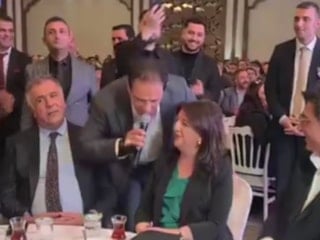 Pervin Buldan, "Hepimiz Kardeşiz" türküsüne eşlik etti