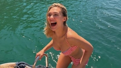 Melisa Döngel yazı getirdi! Bikinili pozlarına beğeni yağdı