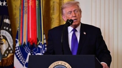 Trump ABD'lilerin her yerden karşısına çıkıyor: Şimdi de pasaportta fotoğrafı olacak