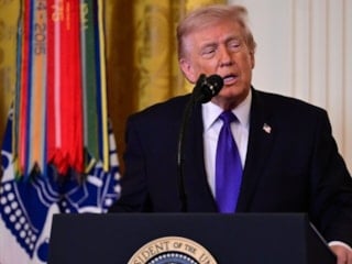 Trump ABD'lilerin her yerden karşısına çıkıyor: Şimdi de pasaportta fotoğrafı olacak