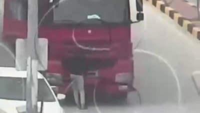 Hatay'da kurallara uymayan sürücü polisten kaçamadı