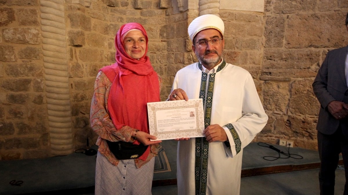 Antalya'da Ukraynalı yoga eğitmeni Müslüman oldu