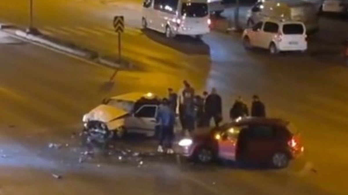 Zonguldakta iki otomobilin kafa kafaya çarpıştığı kazada 2 kişi yaralandı