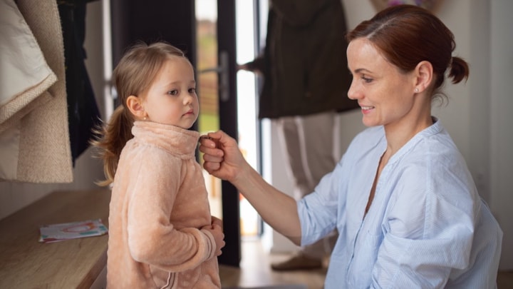 Sıcaklık değişimlerinde yanlış giydirme çocukları hasta ediyor