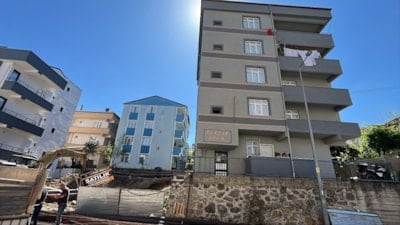 Kocaeli'de temel kazısında toprak kaydı, apartman tahliye edildi